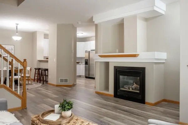 3001 Juniper LN #I, Woodbury, MN 55125