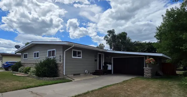 640 9th AVE SW, Valley City, ND 58072
