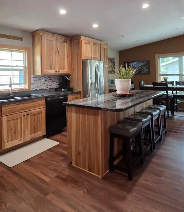 640 9th AVE SW, Valley City, ND 58072