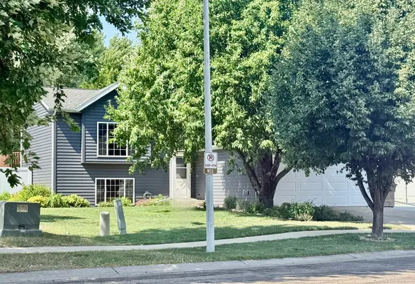 3318 39th ST S, Moorhead, MN 56560