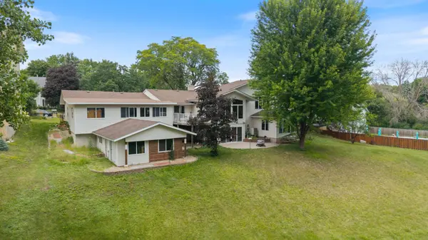 2305 S Skyline DR S, Burnsville, MN 55337