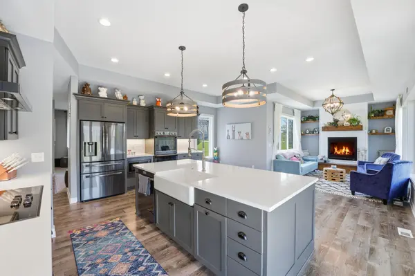 5737 Raven Point RD, Prior Lake, MN 55372