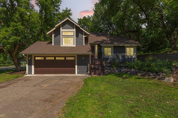 13628 Vincent CIR, Burnsville, MN 55337