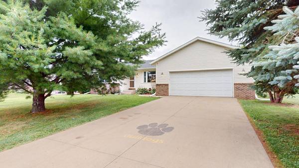 635 NW 6th ST NW, Plainview, MN 55964