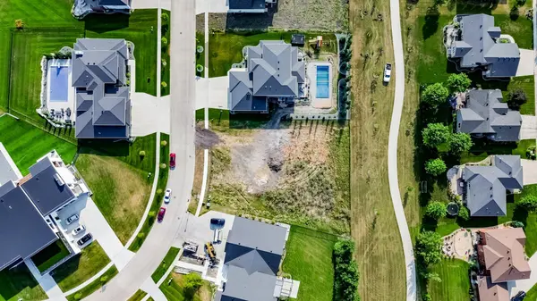 2812 RIVERS BEND DR E, West Fargo, ND 58078
