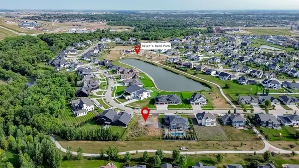 2812 RIVERS BEND DR E, West Fargo, ND 58078