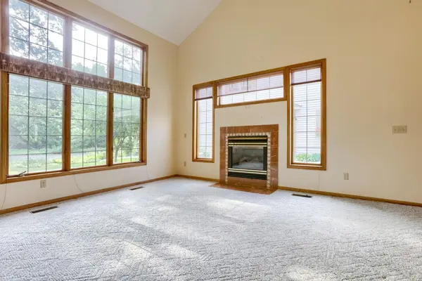 1896 Beebe RD, Maplewood, MN 55109
