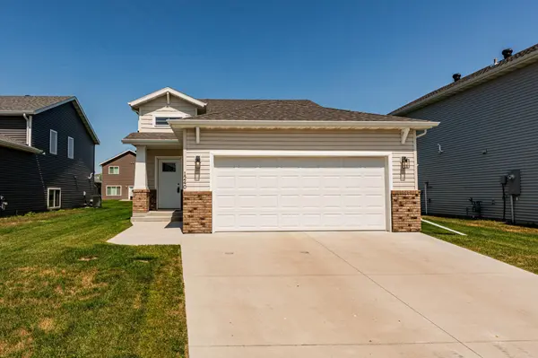1240 Rachel DR W, West Fargo, ND 58078