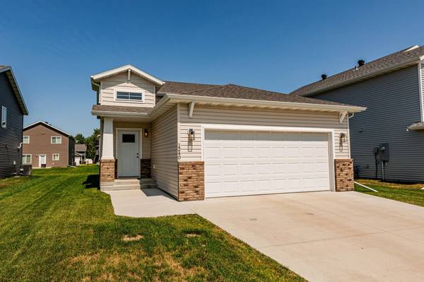 1240 Rachel DR W, West Fargo, ND 58078