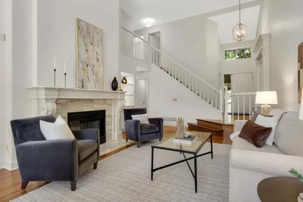 6277 Sequoia CIR, Eden Prairie, MN 55346