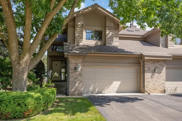 6277 Sequoia CIR, Eden Prairie, MN 55346