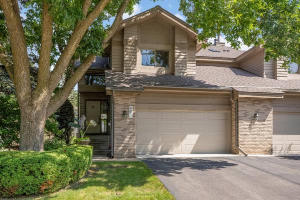 6277 Sequoia CIR, Eden Prairie, MN 55346