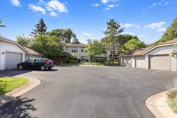 990 Kensington TRL #107, Eagan, MN 55123