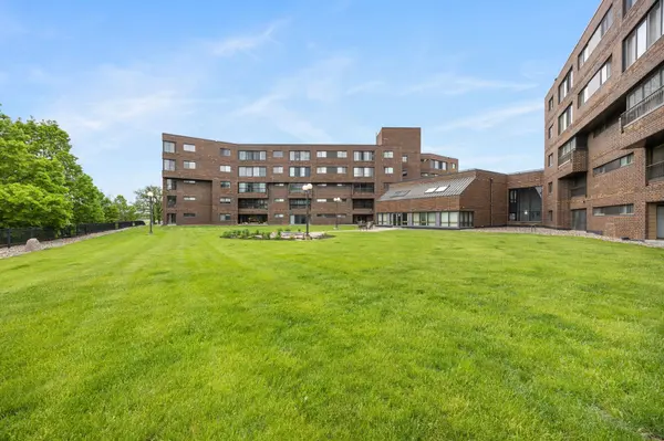 2275 Youngman AVE #106W, Saint Paul, MN 55116