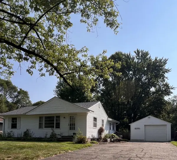 5902 Saint Albans ST N, Shoreview, MN 55126