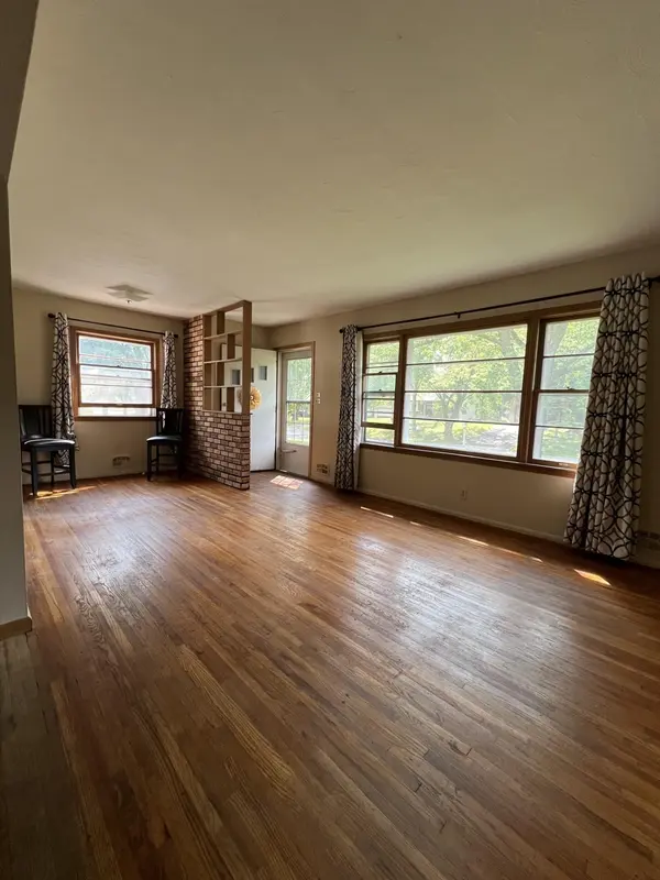 5902 Saint Albans ST N, Shoreview, MN 55126