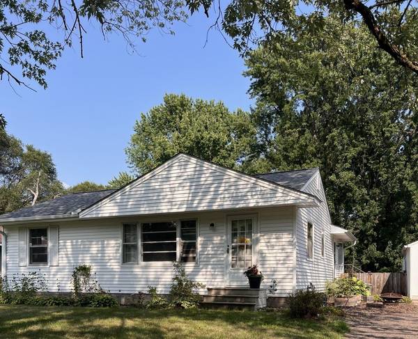 5902 Saint Albans ST N, Shoreview, MN 55126
