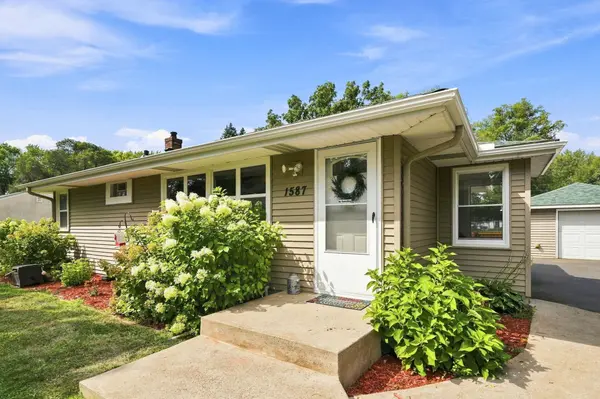 1587 Sextant AVE E, Maplewood, MN 55109