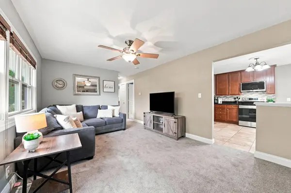 1587 Sextant AVE E, Maplewood, MN 55109