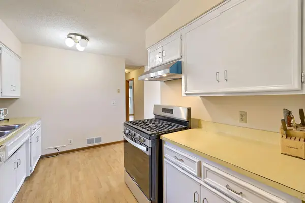 978 Western AVE N, Saint Paul, MN 55117