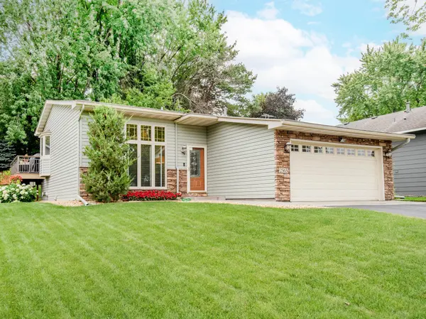 2565 Cochrane DR, Woodbury, MN 55125
