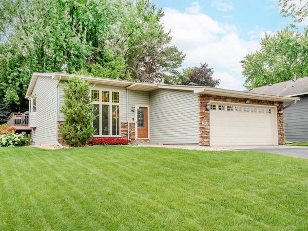 2565 Cochrane DR, Woodbury, MN 55125