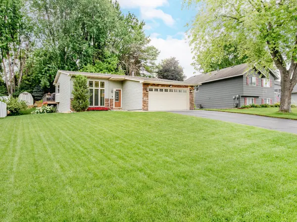 2565 Cochrane DR, Woodbury, MN 55125