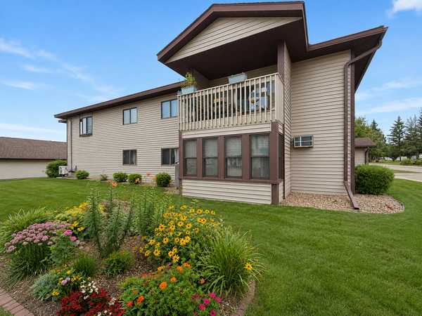 210 Sargent DR #103, Red Wing, MN 55066