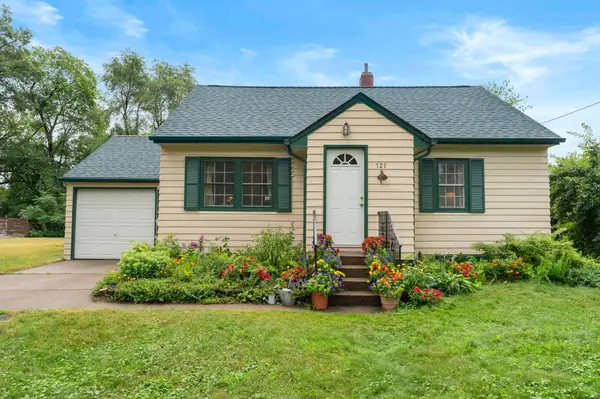 121 6th AVE NE, Cambridge, MN 55008