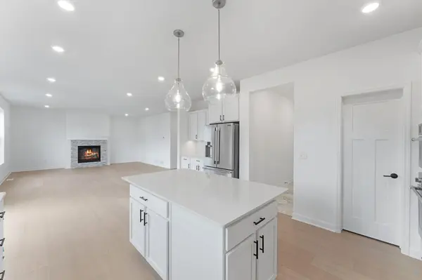 1091 Adamstown DR, Rosemount, MN 55068
