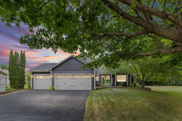 8555 Jorgensen Bay S, Cottage Grove, MN 55016