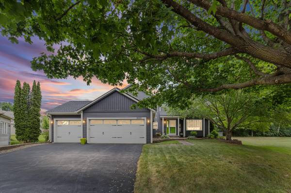 8555 Jorgensen Bay S, Cottage Grove, MN 55016