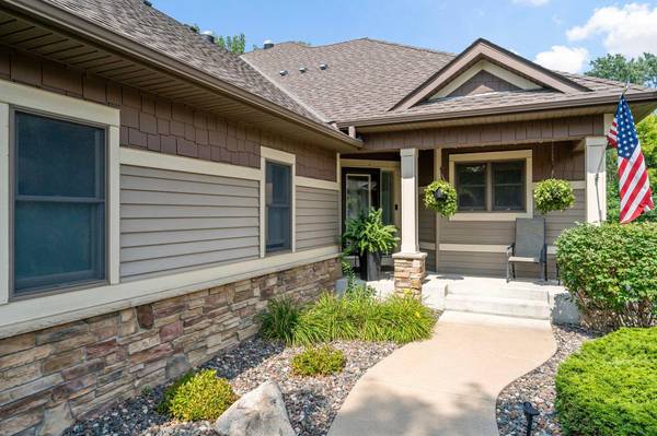 1371 Holly AVE N, Oakdale, MN 55128