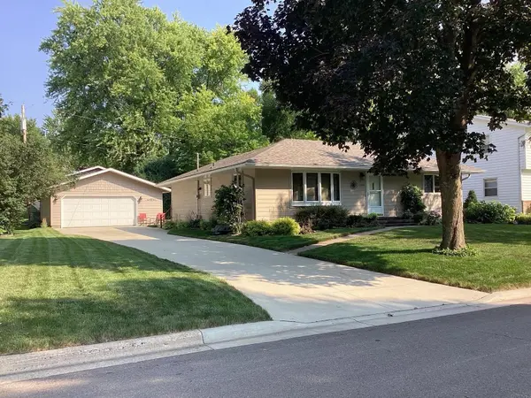 1306 Foothills BLVD, Albert Lea, MN 56007