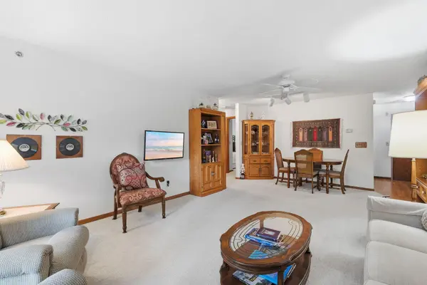 32 11th AVE S #202, Hopkins, MN 55343