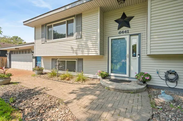 6441 Edgemont BLVD N, Brooklyn Park, MN 55428