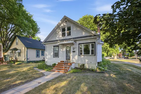 403 14th ST S, Fargo, ND 58103