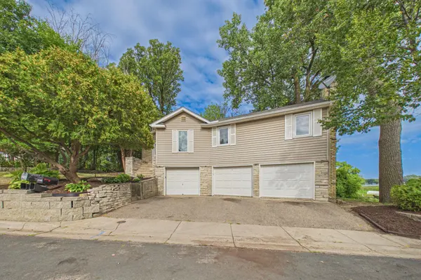 2149 Cardinal LN, Mound, MN 55364