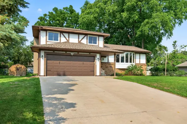 9844 NW Butternut ST NW, Coon Rapids, MN 55448