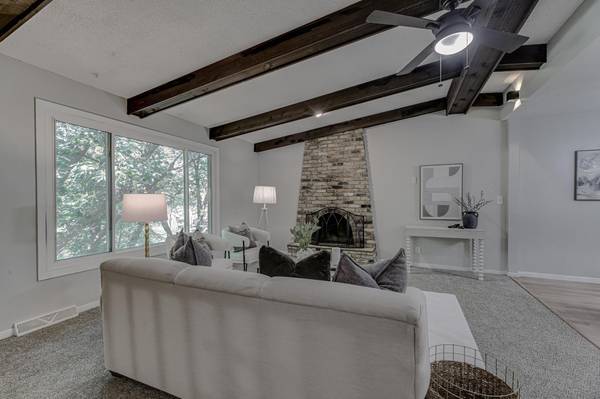 16010 Oak Shore DR, Lakeville, MN 55044