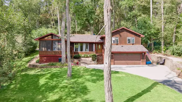 16042 6th ST N, Lakeland, MN 55043