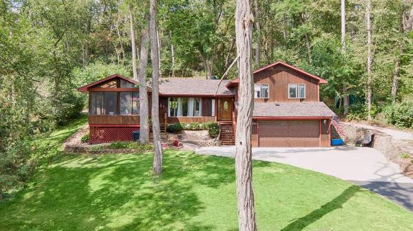 16042 6th ST N, Lakeland, MN 55043