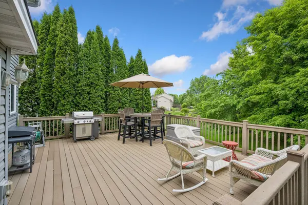 680 Kayla LN, Hanover, MN 55341