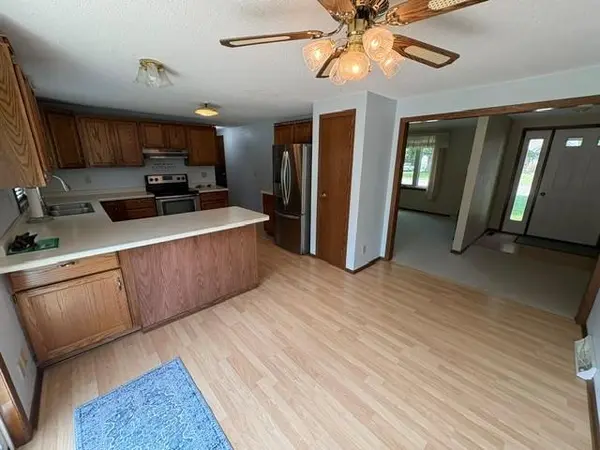 1250 Lakeview LN SW, Hutchinson, MN 55350