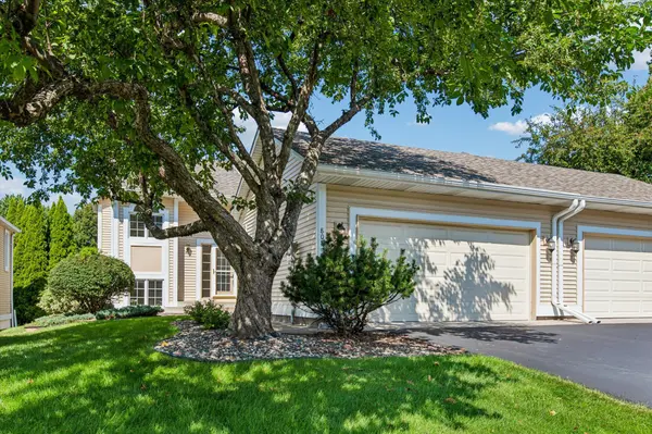 808 Winterberry DR, Woodbury, MN 55125
