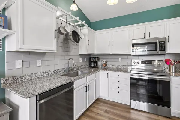 1272 Prairie View TRL, Farmington, MN 55024