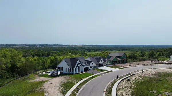 3753 Brookside DR, Chaska, MN 55318