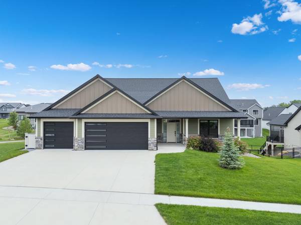 2108 Whitlee LN SW, Rochester, MN 55902