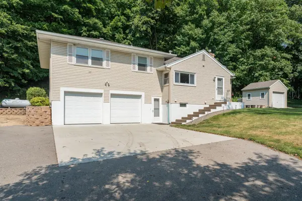 48186 Old River Bluff RD, Saint Peter, MN 56082