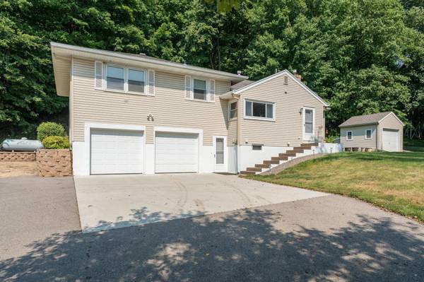 48186 Old River Bluff RD, Saint Peter, MN 56082